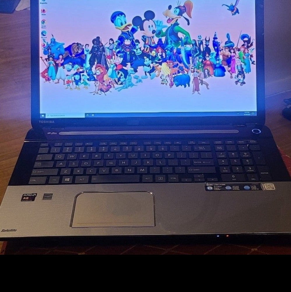 TOSHIBA dts Sound 8gb & 300gb storage capability